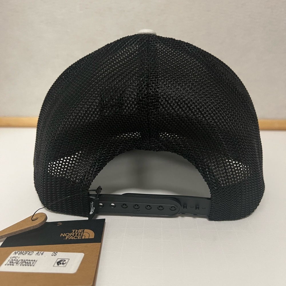 The North Face Keep It Patched Mesh Trucker Hat | Unisex / Adjustable - Picture 4 of 5